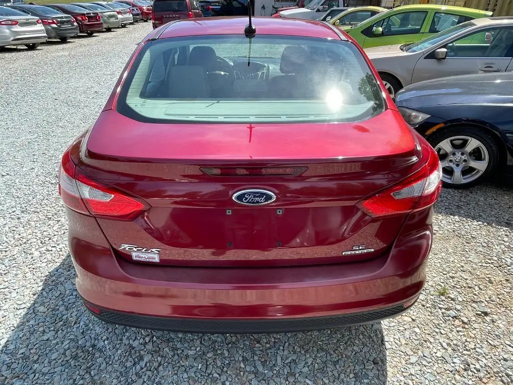 2014 Ford Focus Sedan SE photo 5