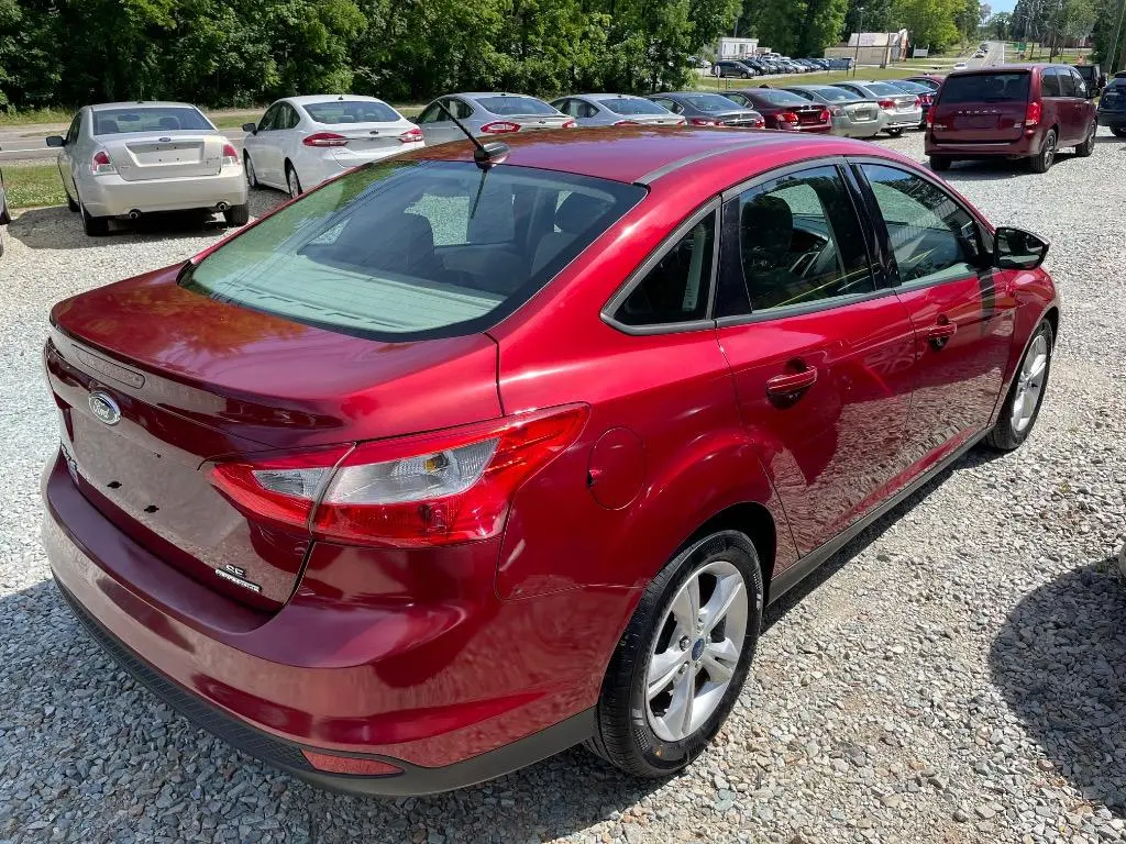 2014 Ford Focus Sedan SE photo 4