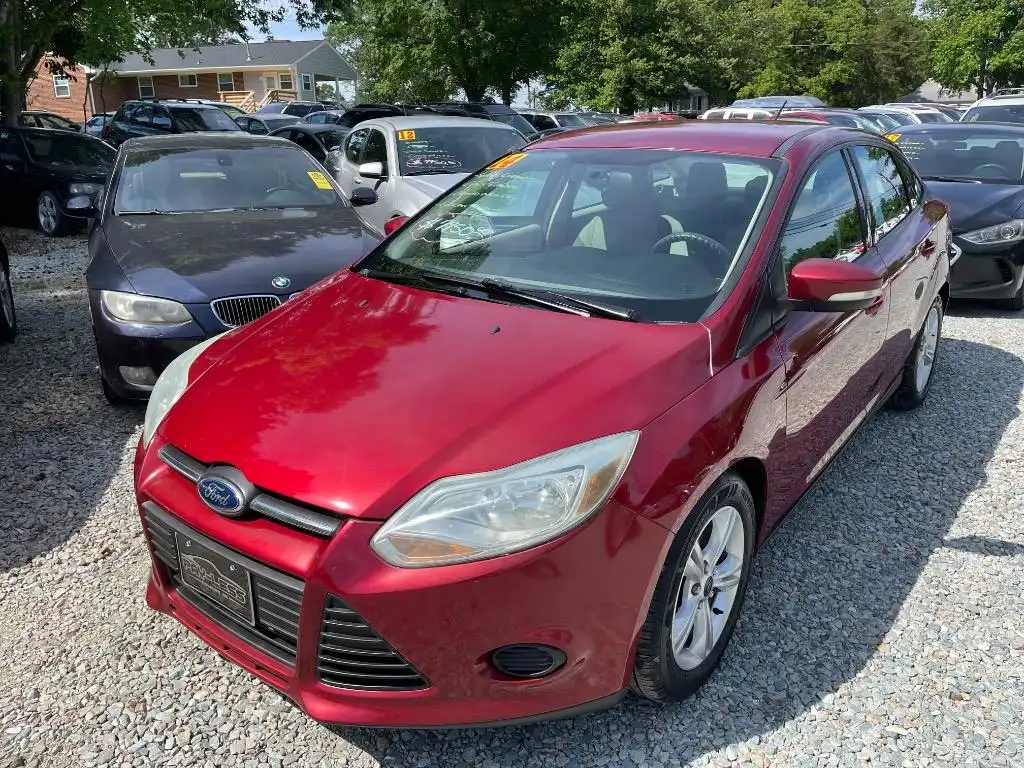 2014 Ford Focus Sedan SE's photo