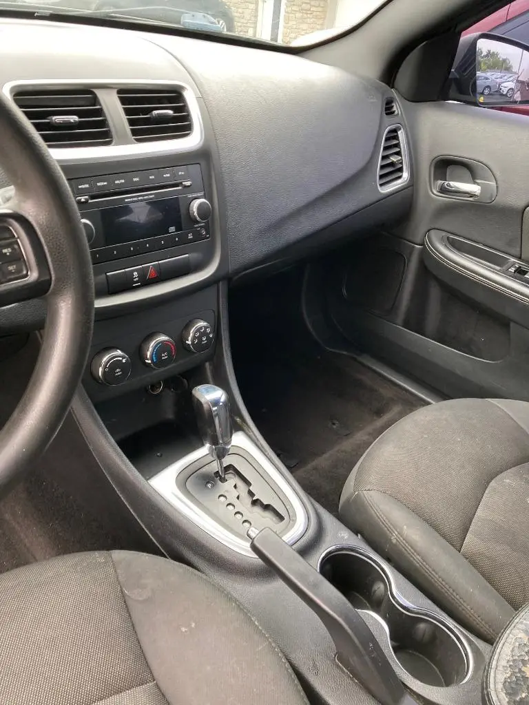 2012 Dodge Avenger SE photo 5