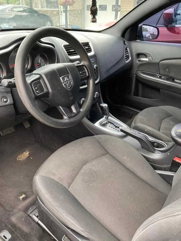 2012 Dodge Avenger SE photo 4