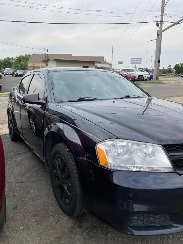 2012 Dodge Avenger SE photo 3