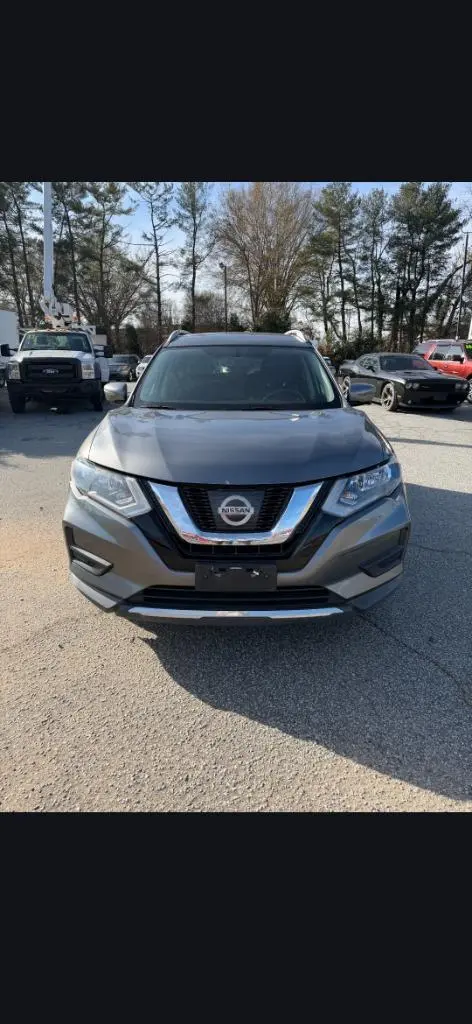 2017 Nissan Rogue SV AWD photo 3