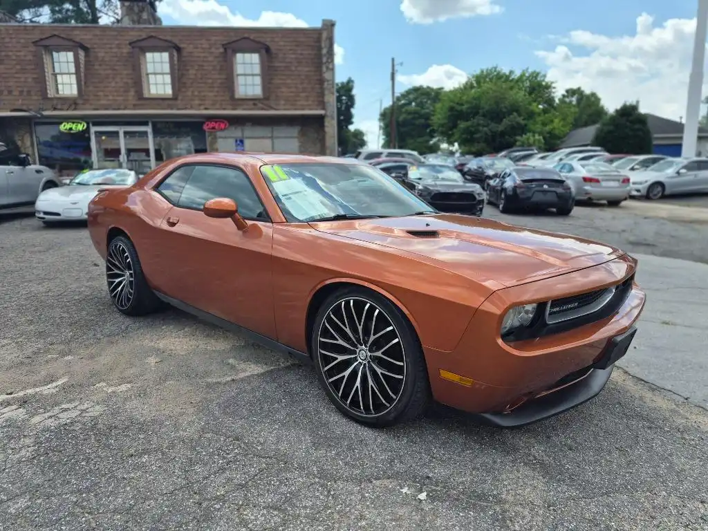 2011 Dodge Challenger SE's photo