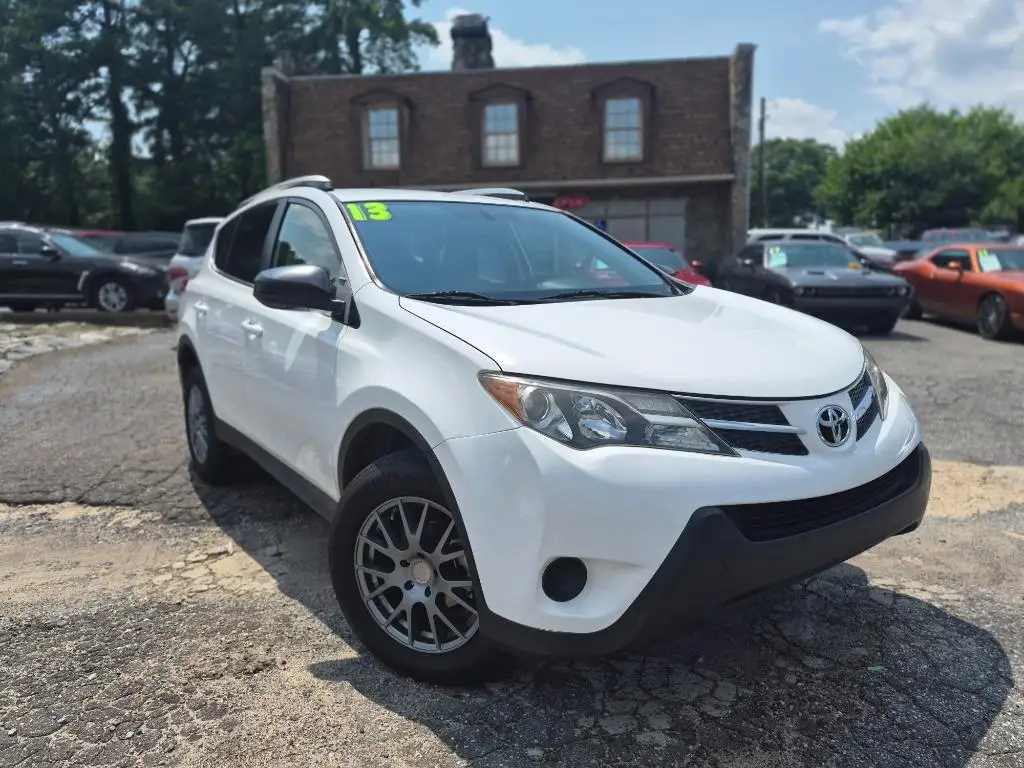 2013 Toyota RAV4 LE photo 1