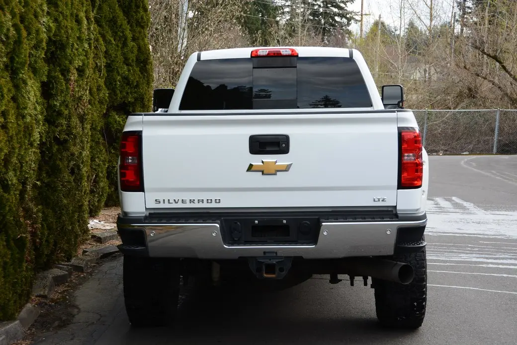 2015 Chevrolet Silverado HD LTZ 4WD Crew Cab Standard Box photo 4