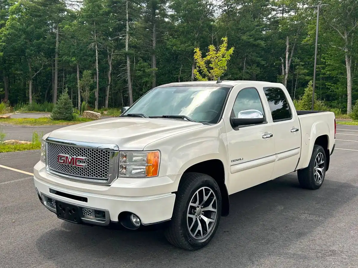 2013 GMC Sierra 4WD Crew Cab Short Box's photo