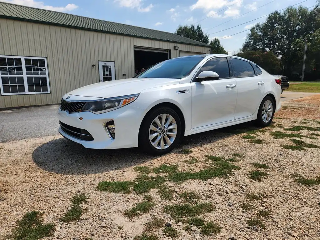 2018 Kia Optima S Auto's photo