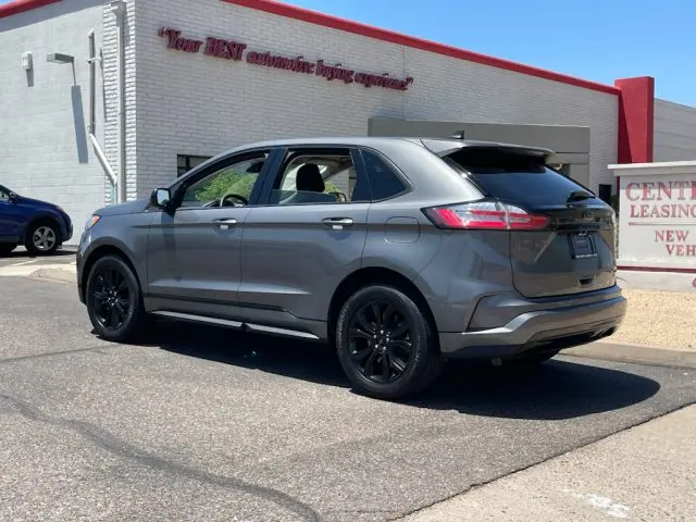 2023 Ford Edge SE AWD photo 3