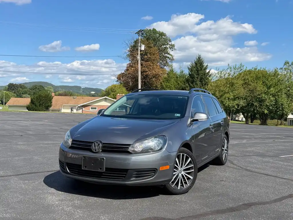 2014 Volkswagen Jetta SportWagen 2.0L TDI DSG with Sunroof and Navigation's photo