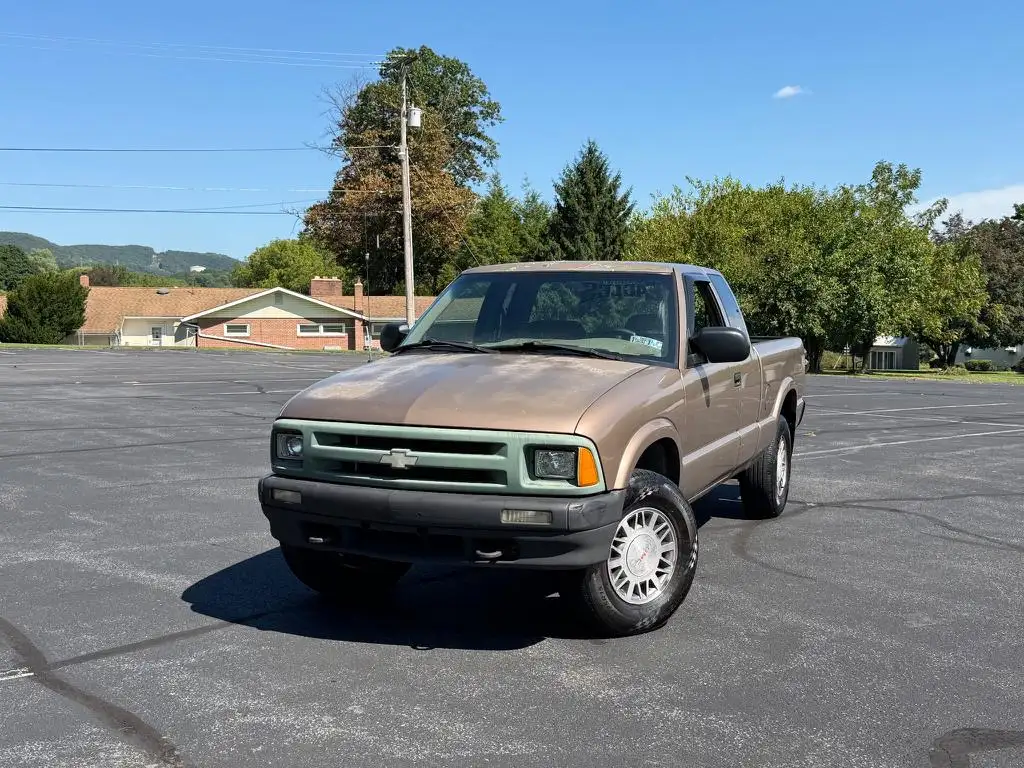 1997 Chevrolet S10 LS 4WD XC's photo