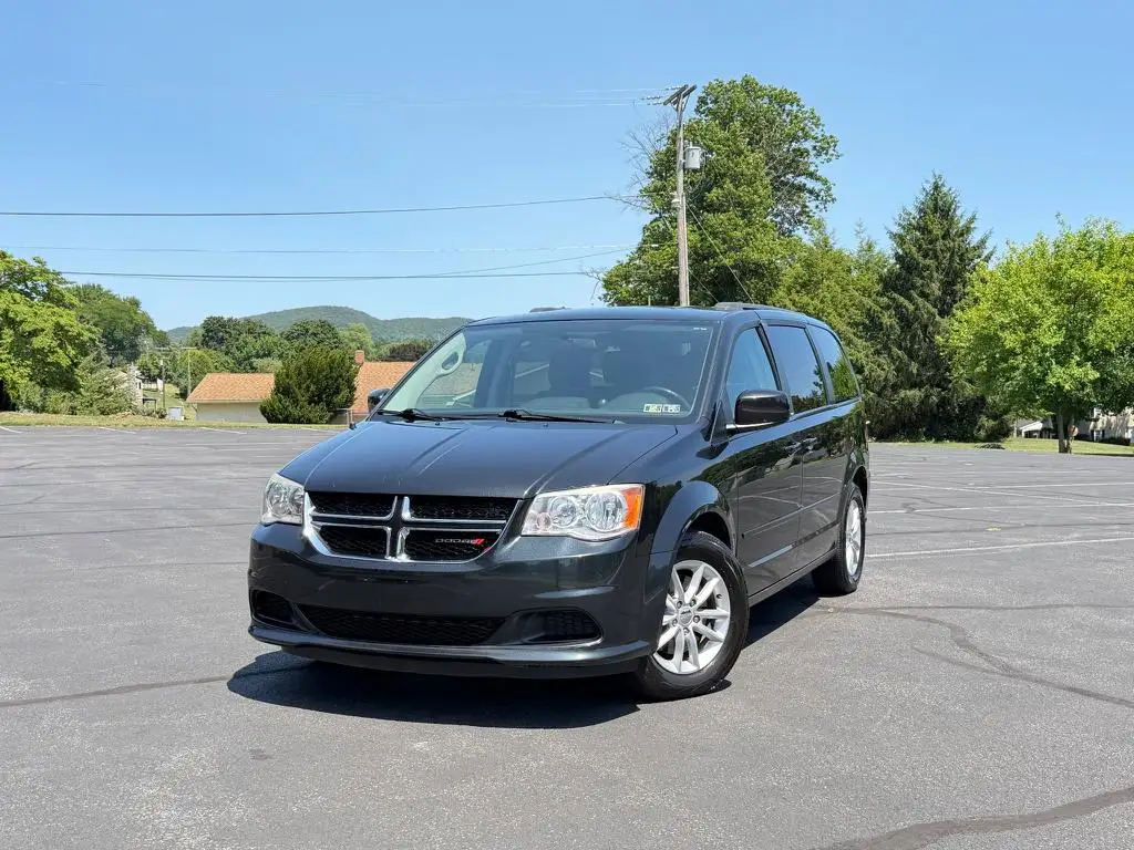 2013 Dodge Grand Caravan SXT photo 1