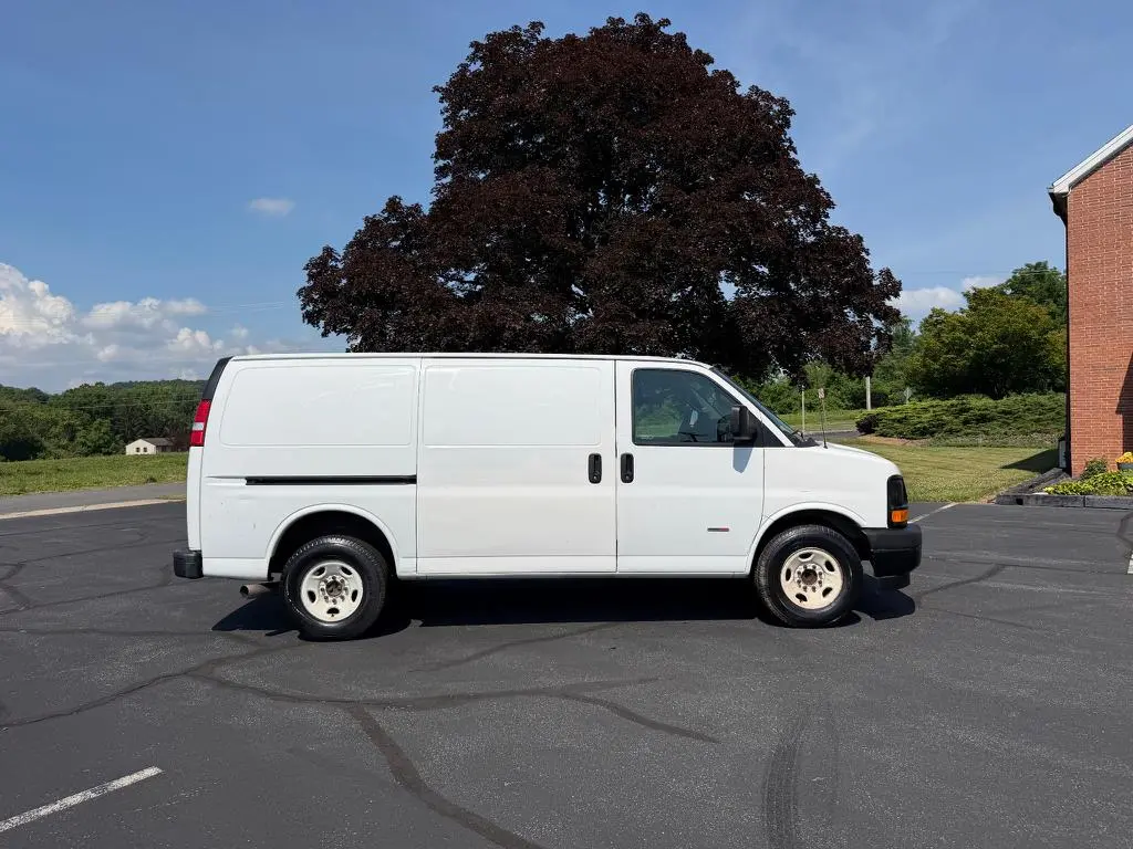 2017 Chevrolet Express Work Van HD 2500 photo 5