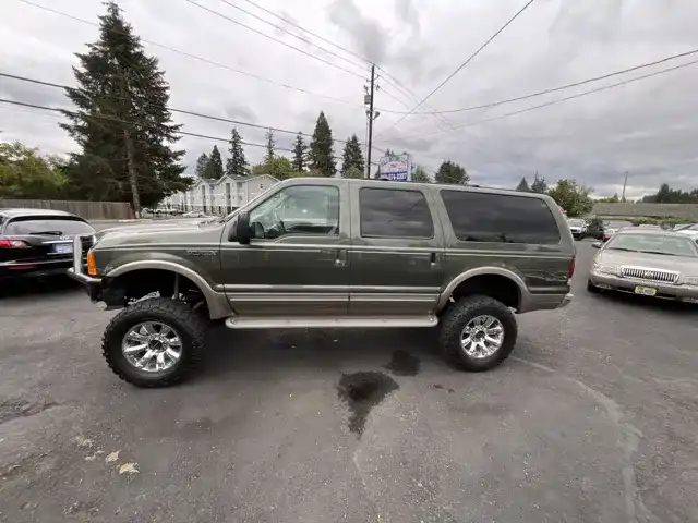 2000 Ford Excursion Limited 4WD's photo