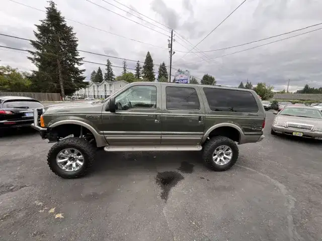 2000 Ford Excursion Limited 4WD's photo
