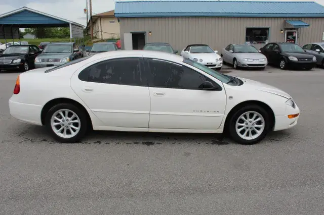 2000 Chrysler 300 Base photo 4