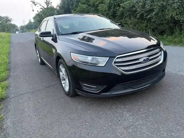 2016 Ford Taurus SEL AWD's photo