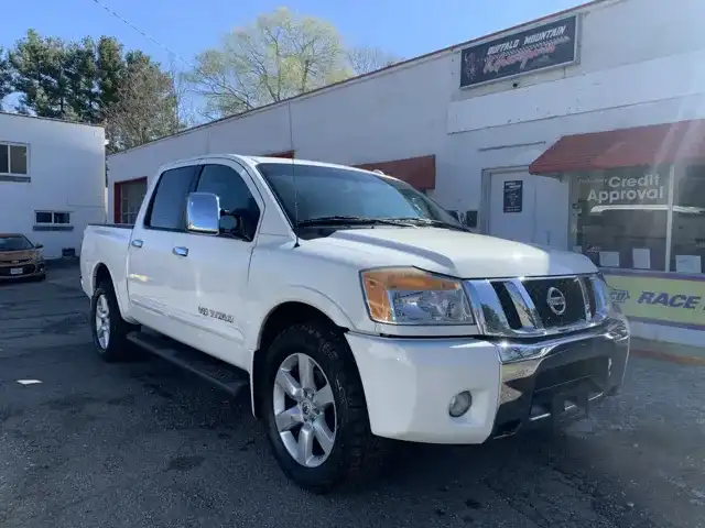 2011 Nissan Titan SL 4X4 Crew Cab SWB's photo