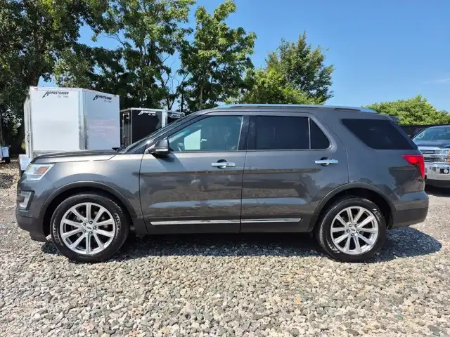 2017 Ford Explorer Limited FWD's photo