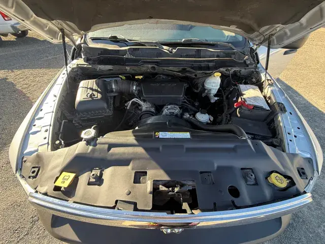 2010 RAM 1500 ST Quad Cab photo 5