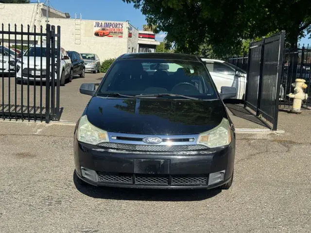 2011 Ford Focus SE photo 3