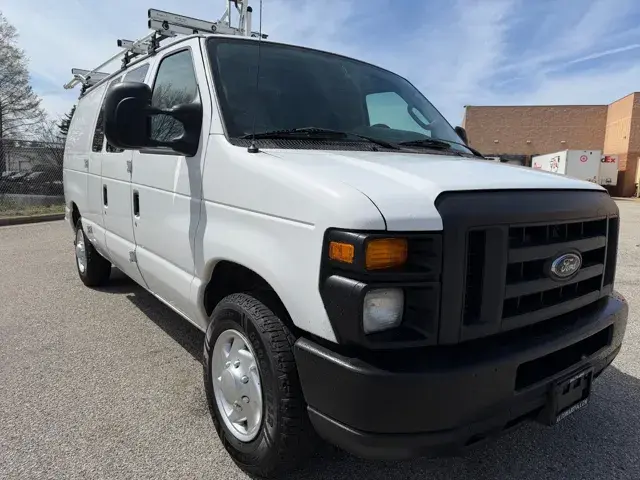2013 Ford E-Series E-150 Van photo 3