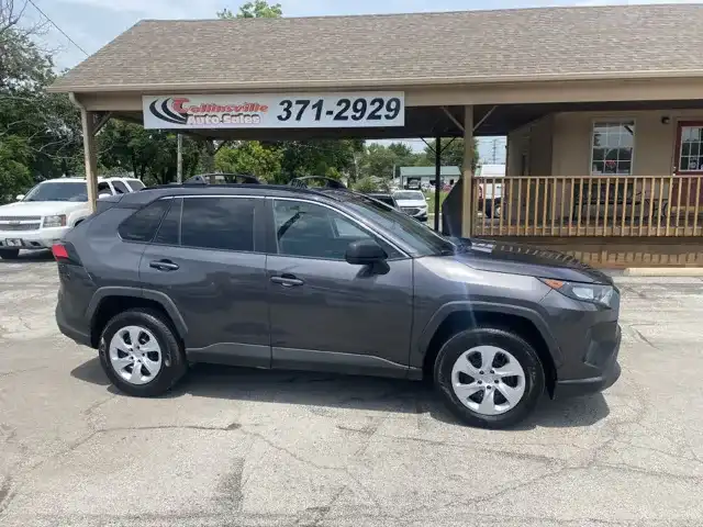 2019 Toyota RAV4 LE AWD's photo
