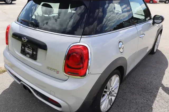 2015 MINI Cooper S photo 5