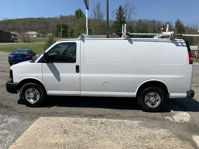 2016 Chevrolet Express 2500 Work Van HD photo 5