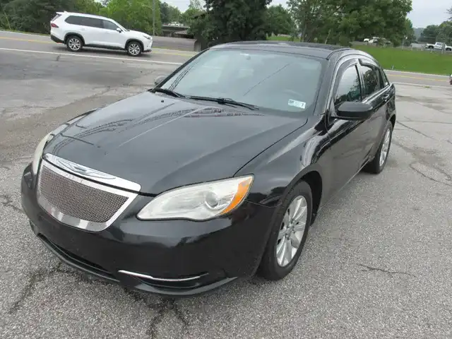 2011 Chrysler 200 Touring's photo