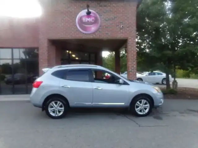 2013 Nissan Rogue SV FWD's photo