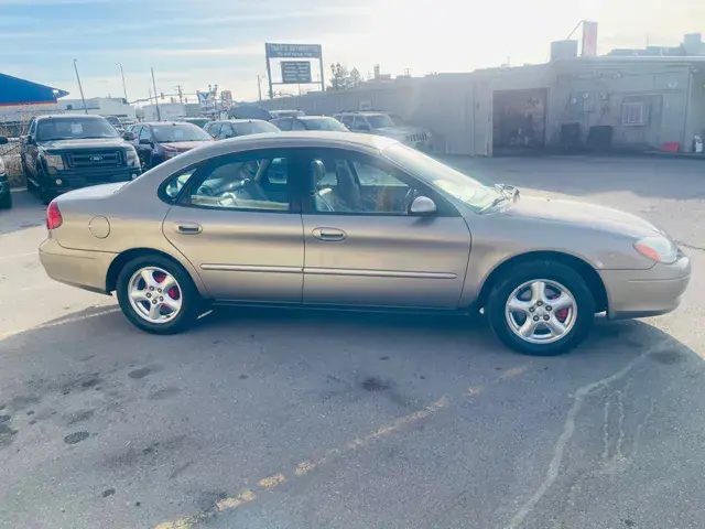 2003 Ford Taurus SES Standard photo 4