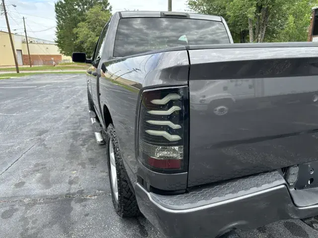 2015 RAM 1500 Express Crew Cab photo 5