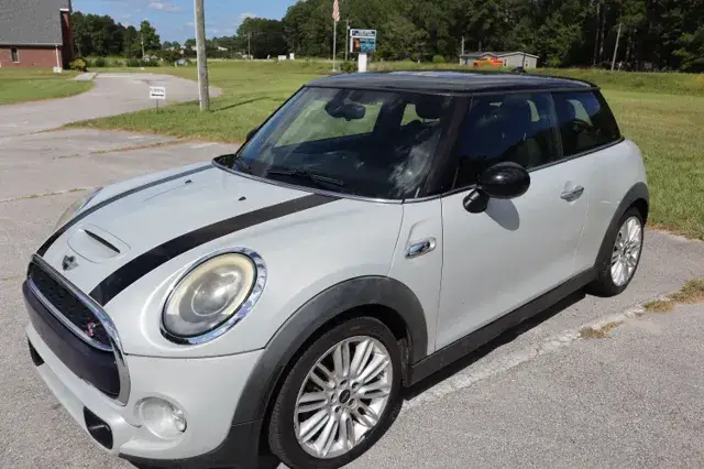 2015 MINI Cooper S photo 1