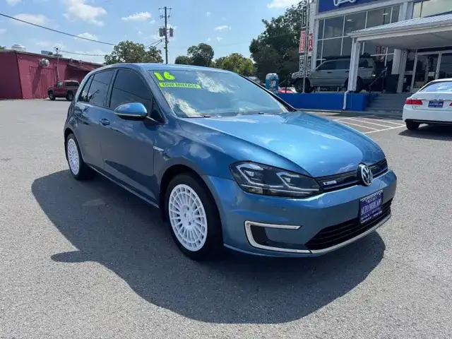 2016 Volkswagen e-Golf SE's photo