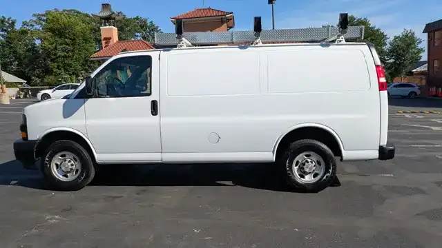 2022 Chevrolet Express 3500 Work Van HD's photo