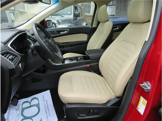 2020 Ford Edge SEL photo 4