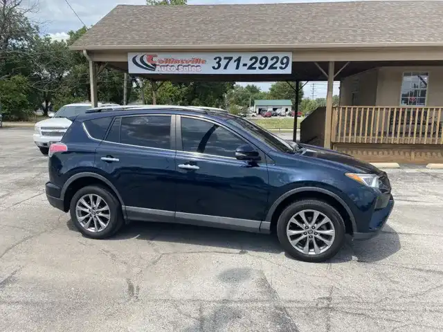 2017 Toyota RAV4 Limited's photo