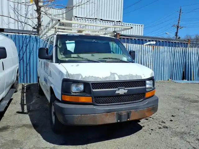 2005 Chevrolet Express 2500 Work Van HD's photo