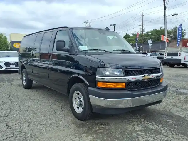 2025 Chevrolet Express 3500 LT Extended's photo