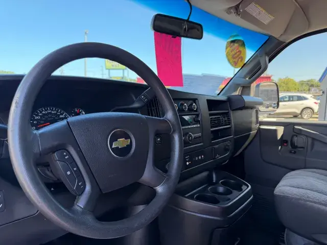 2018 Chevrolet Express Work Van 3500 Extended photo 5