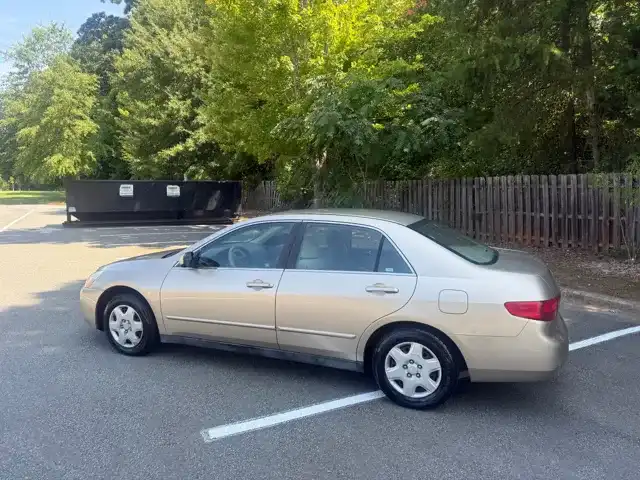 2005 Honda Accord LX's photo