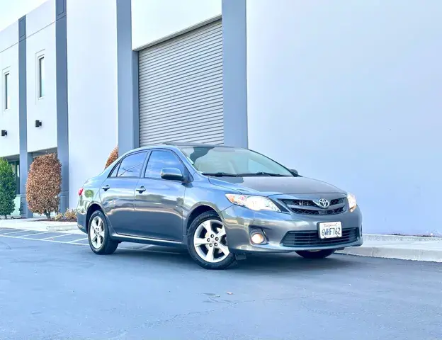 2012 Toyota Corolla LE AT photo 4