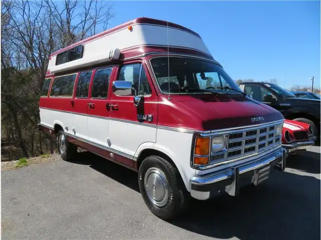 1989 Dodge Ram Wagon's photo