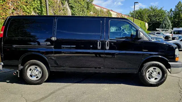 2018 Chevrolet Express 2500 Work Van HD photo 4