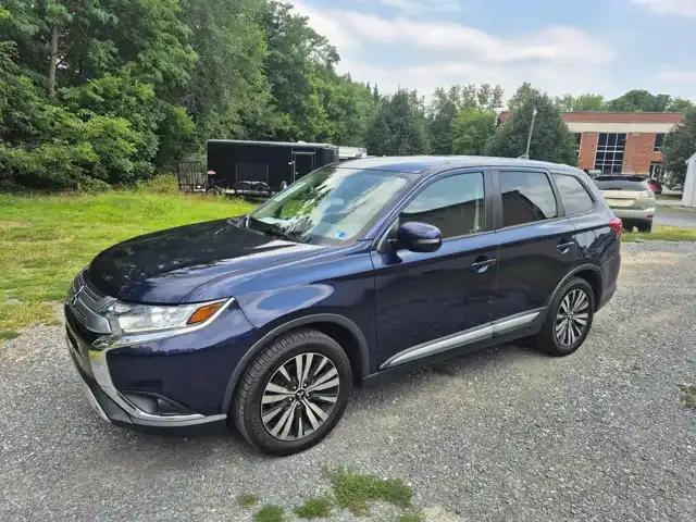 2019 Mitsubishi Outlander SE FWD's photo
