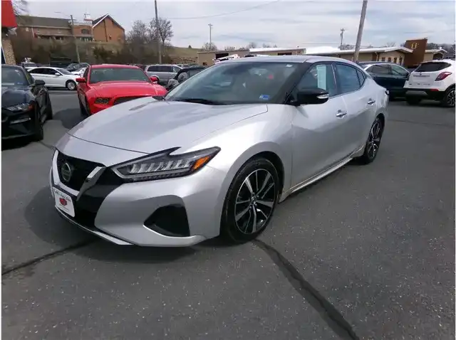 2022 Nissan Maxima SV's photo