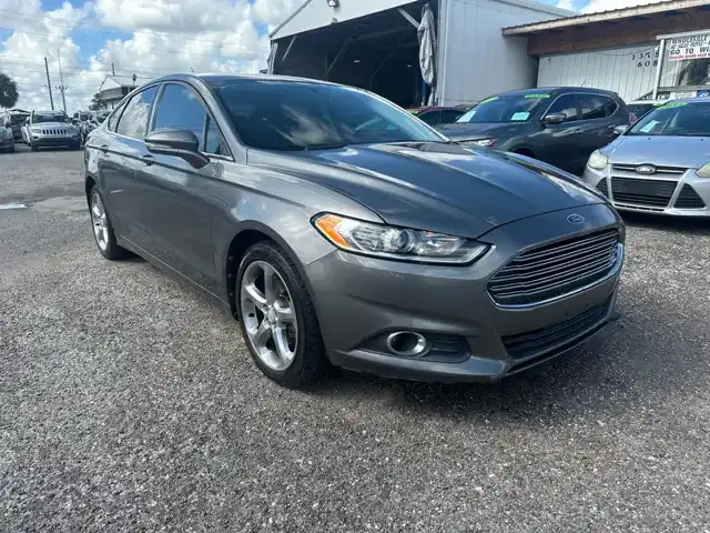 2013 Ford Fusion SE FWD I4's photo