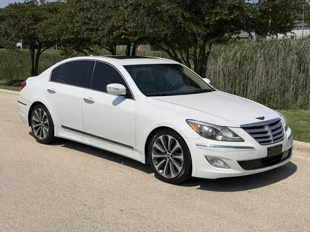 2013 Hyundai Genesis 5.0 R-Spec photo 3
