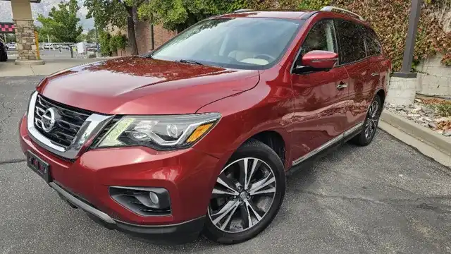 2017 Nissan Pathfinder Platinum 4WD's photo